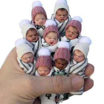 Puppenhaus Miniatur Simulation Baby Neugeborenen Ornament Pvc Griff Spielzeug Finger Puppe Echte Kleidung Random