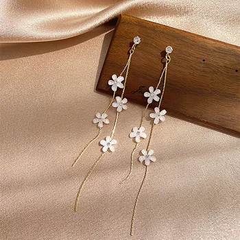 2022 Neue Mode Asymmetrische Quaste Blume Ohrringe Für Frauen Koreanischen Stil Weiße Gänseblümchen Strass Ohrringe Mädchen Partei Schmuck Geschenk