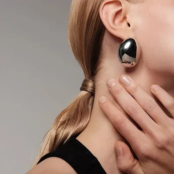 Neue Einfache Mode Glatte Oberfläche Stereoskopischen Ohrring Metall Stud Ohrringe Für Frauen Partei Übertrieben Schmuck Zubehör