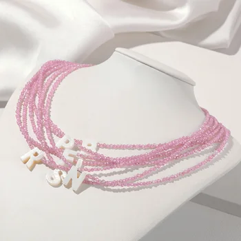 Natürliche Rosa Zirkon Stein Halskette 2MM Kleine Perlen Weiß 26 Buchstaben-Shell-Id-Anhänger Perlen Sommer Choker Halskette Mode Schmuck